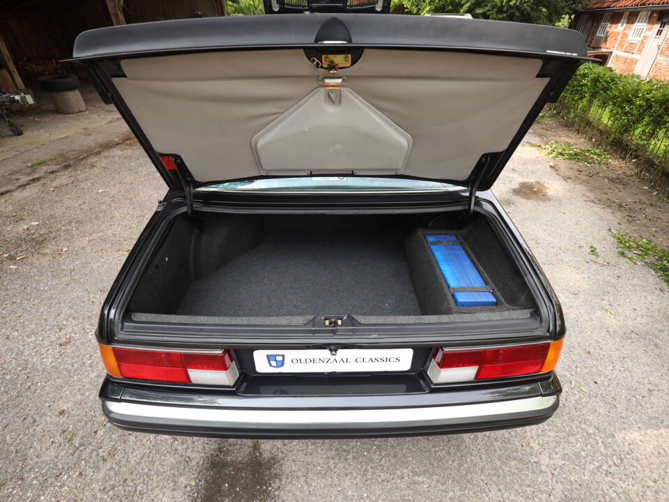 Image 21/99 of BMW M 635 CSi (1988)