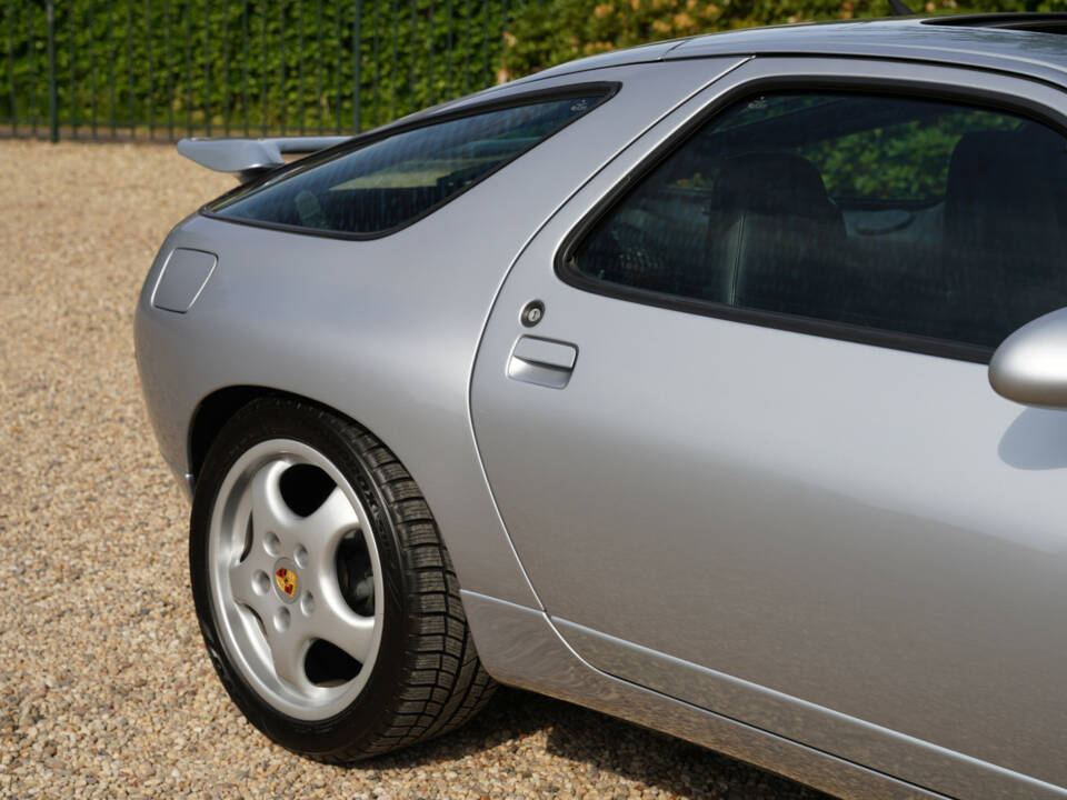 Immagine 33/50 di Porsche 928 GTS (1993)