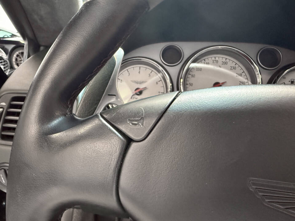 Image 37/43 of Aston Martin V12 Vanquish (2003)