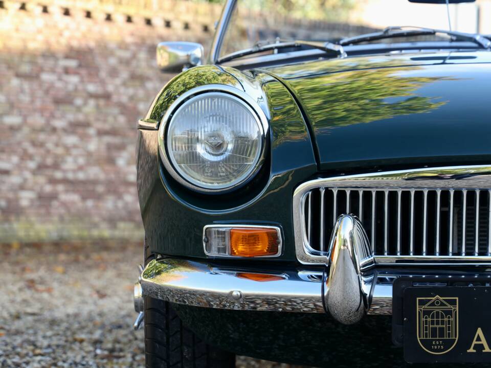 Image 29/50 of MG MGB (1974)