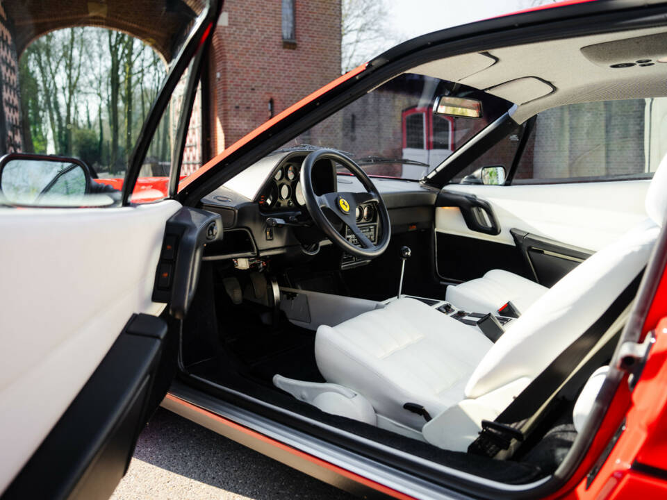 Image 16/38 of Ferrari 208 GTB Turbo (1987)