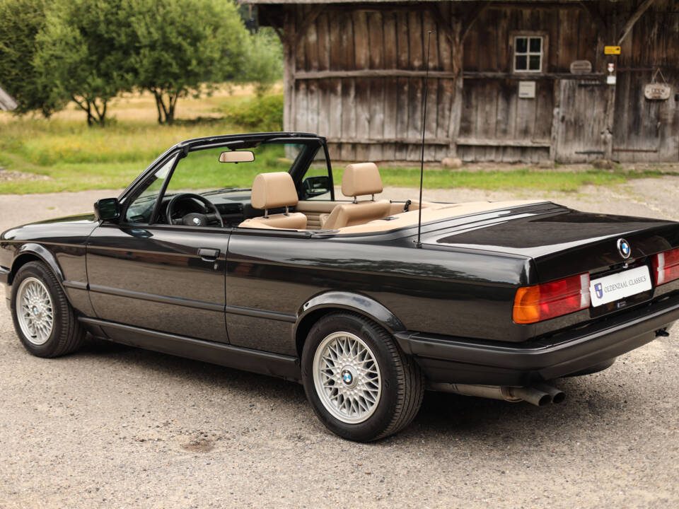 Image 7/83 de BMW 325i (1990)