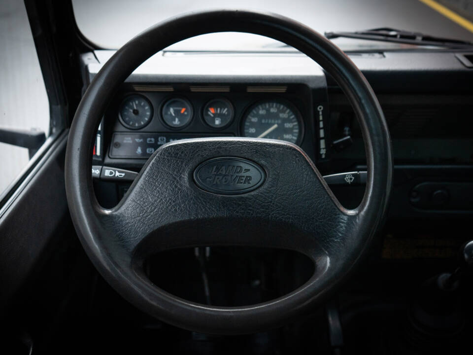 Image 30/41 of Land Rover Defender 90 (1995)