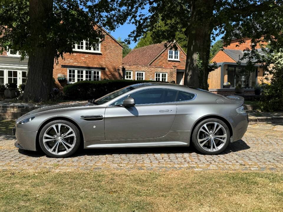 Afbeelding 7/49 van Aston Martin V12 Vantage (2009)