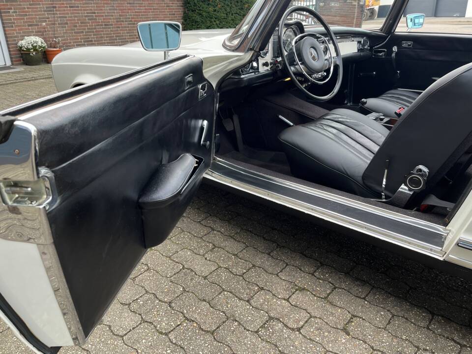 Image 36/100 of Mercedes-Benz 280 SL (1970)