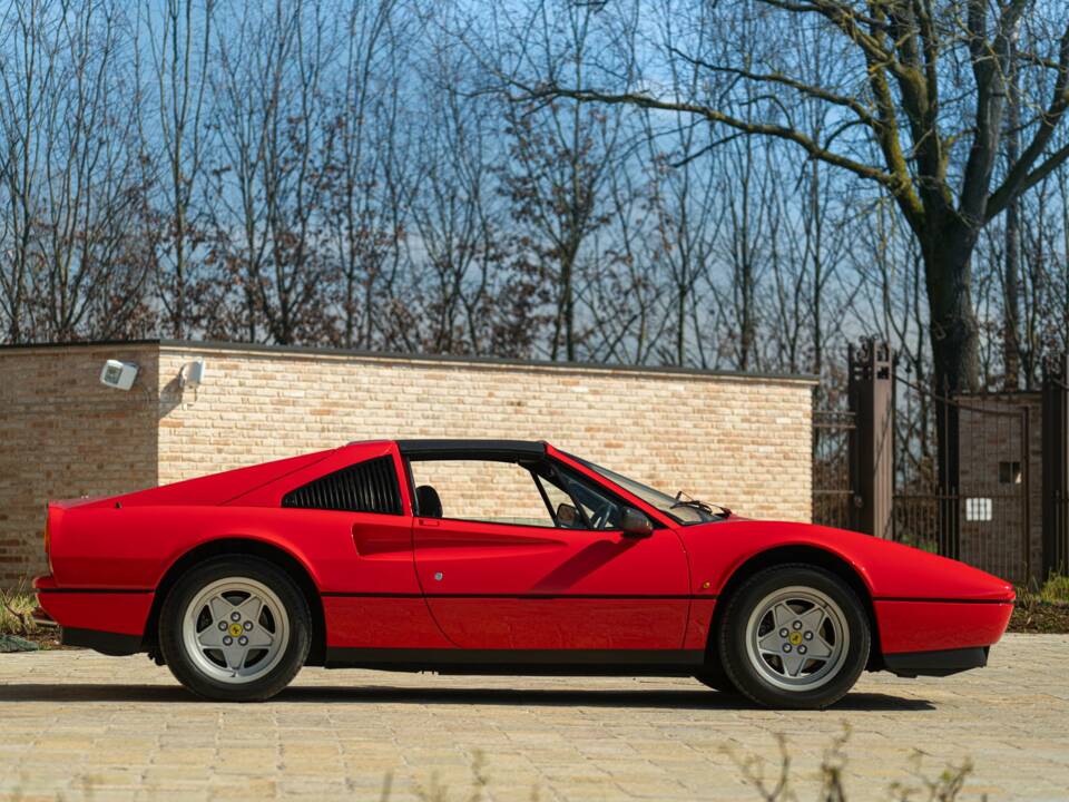 Image 5/50 de Ferrari 328 GTS (1987)