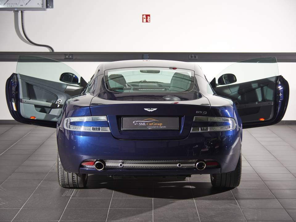 Aston Martin DB 9 - Heckansicht Offen
