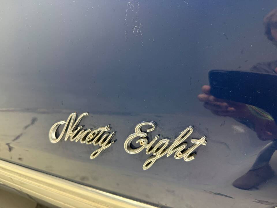 Image 22/23 of Oldsmobile Ninety-Eight (1968)