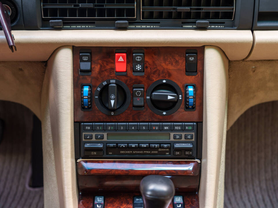 Image 13/25 of Mercedes-Benz 560 SEL (1986)