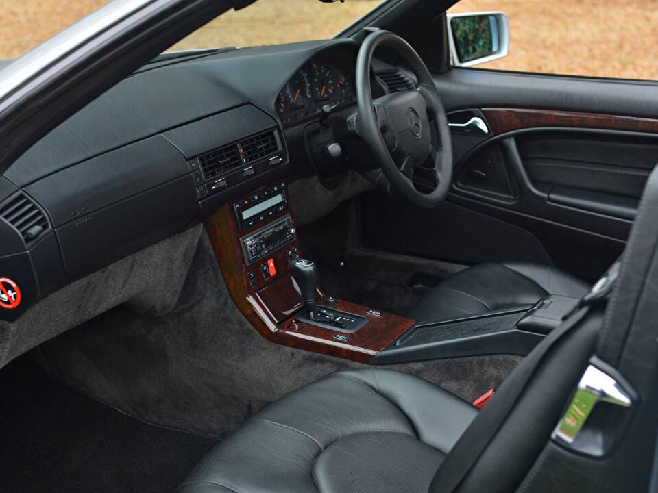 Image 4/12 of Mercedes-Benz SL 320 (1997)
