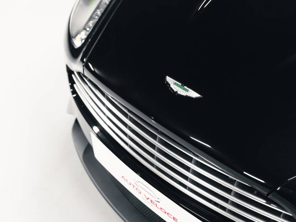 Image 15/38 of Aston Martin Virage (2012)