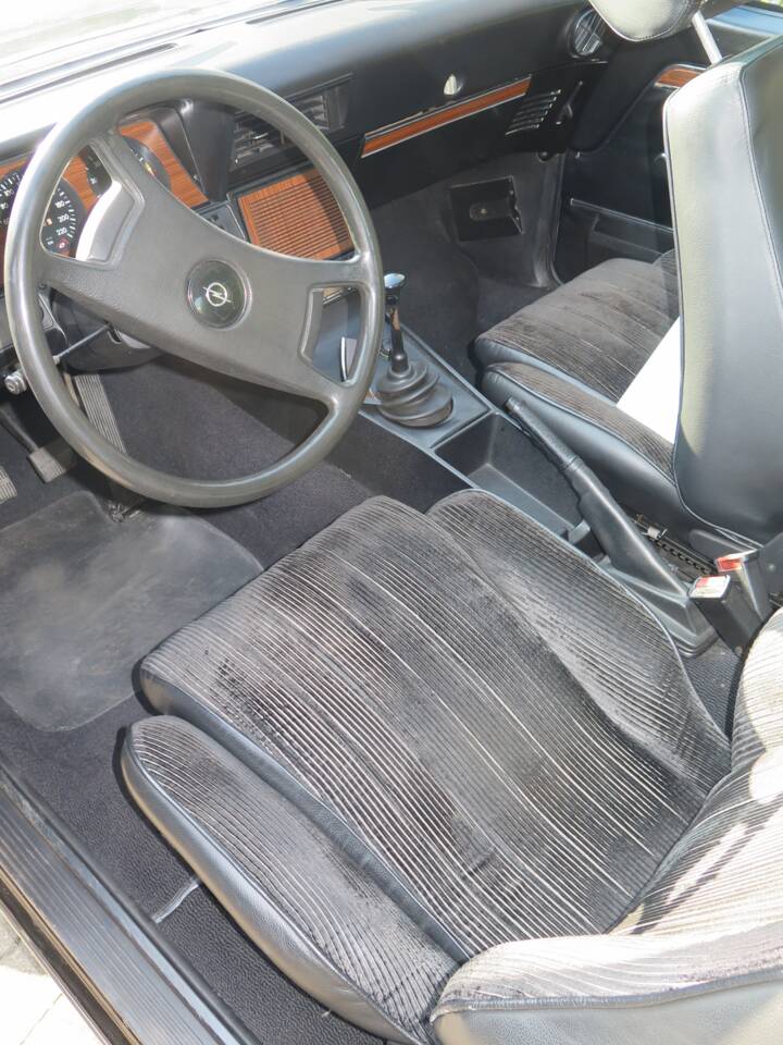 Image 5/8 de Opel Commodore 2,8 GS (1975)