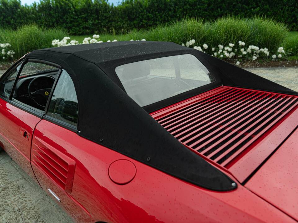 Image 35/50 of Ferrari Mondial T (1991)