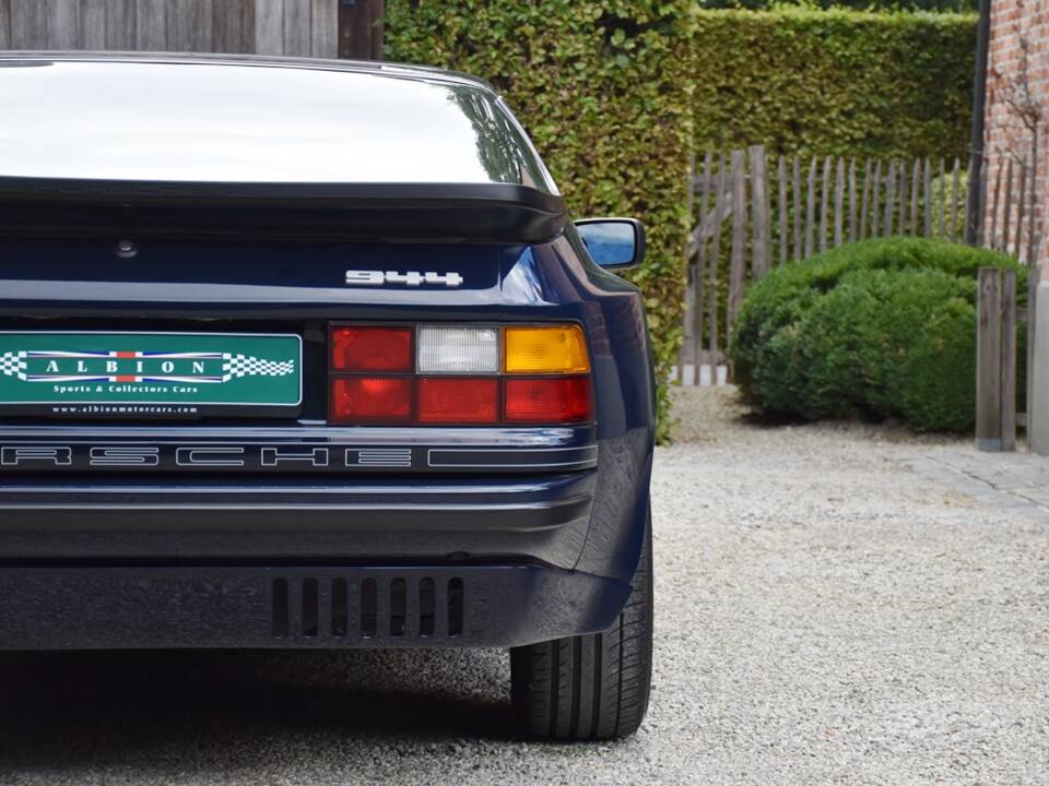 Immagine 18/40 di Porsche 944 (1985)