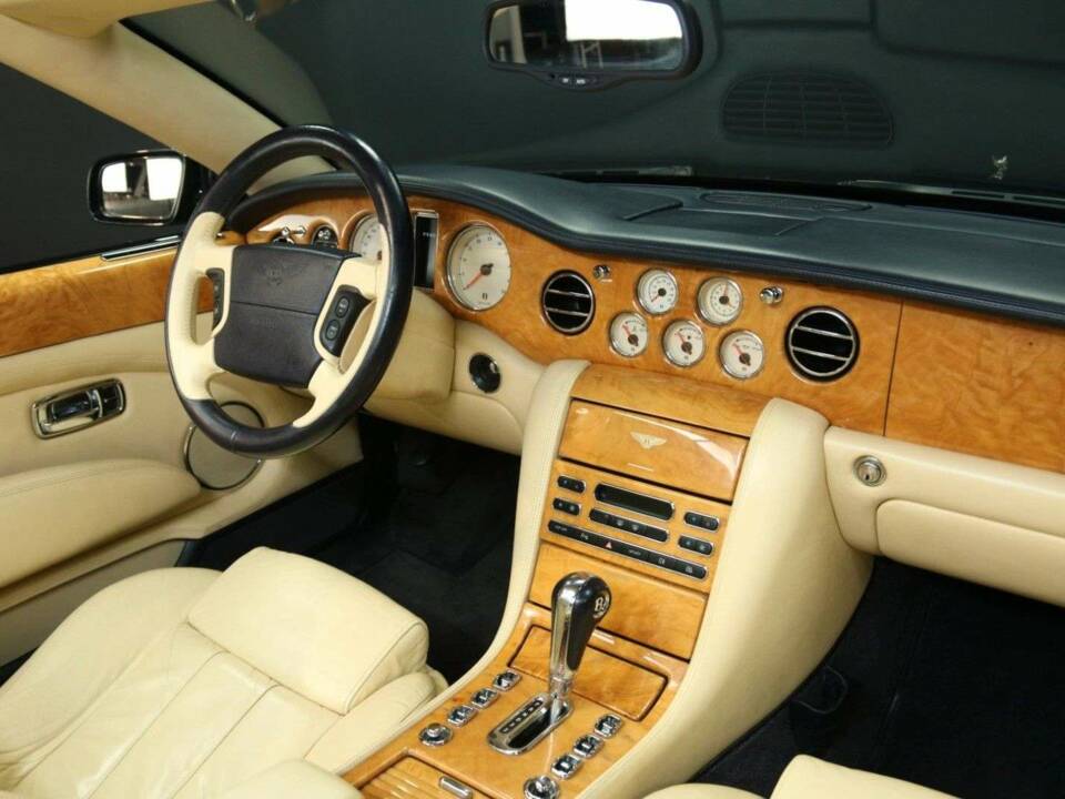 Image 43/49 of Bentley Azure (2006)