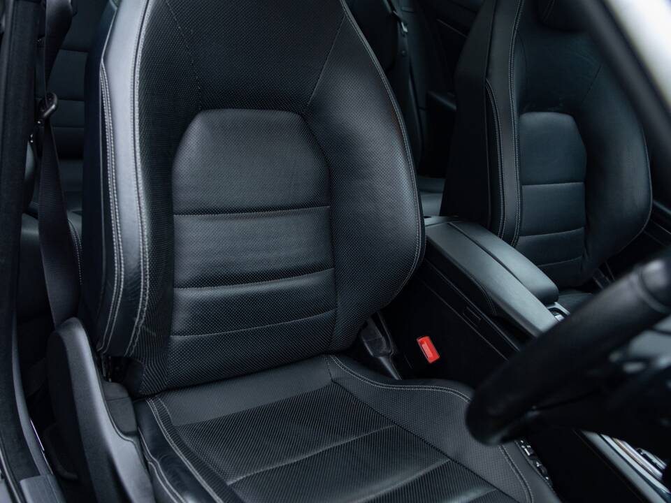 Bild 25/44 von Mercedes-Benz E 500 (2010)