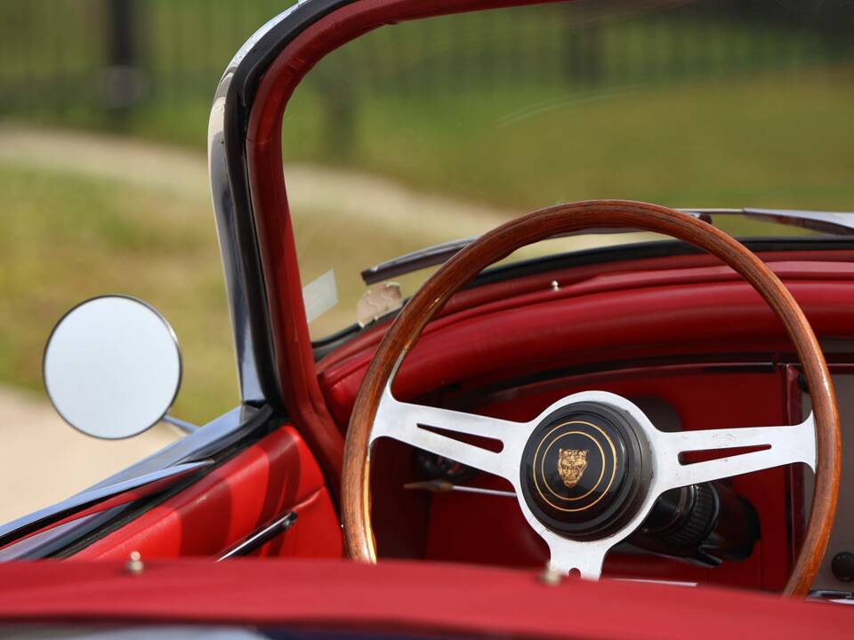 Image 54/78 of Jaguar XK 150 3.4 S OTS (1958)