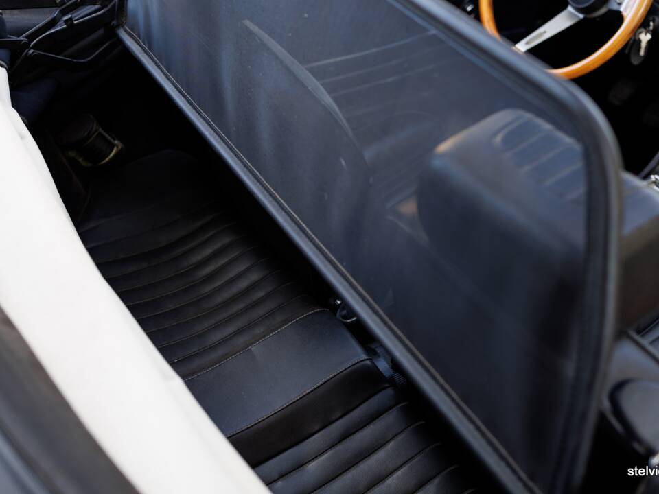 Image 32/43 of Alfa Romeo Spider Veloce 2000 (1976)