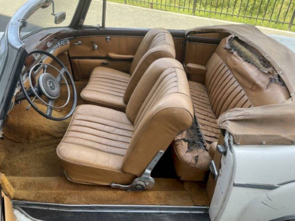 Afbeelding 20/36 van Mercedes-Benz 220 SE Cabriolet (1960)