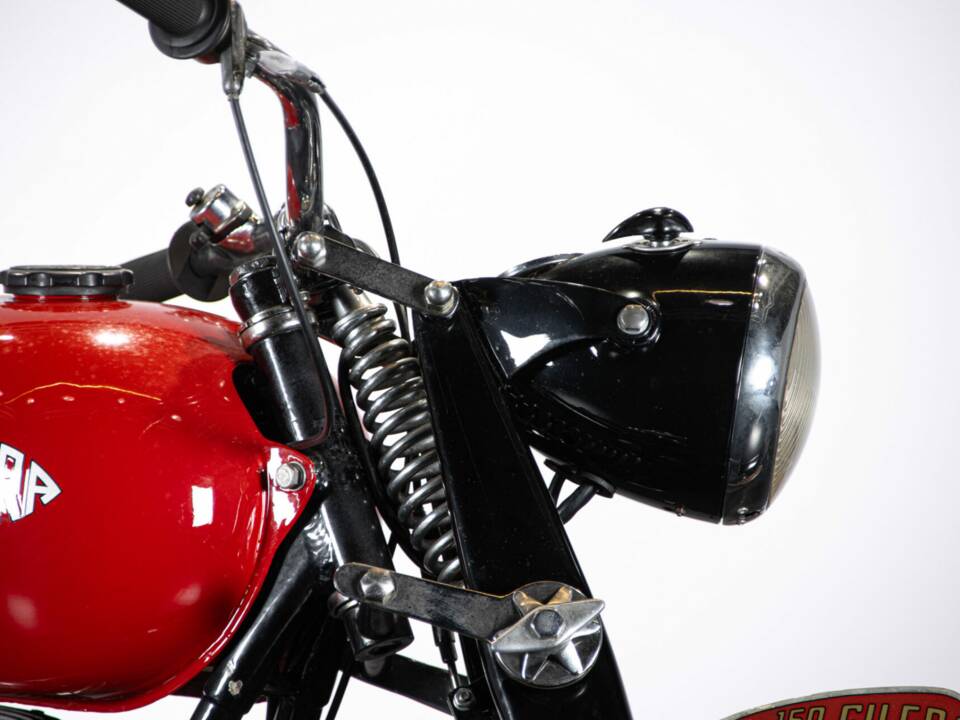 Bild 33/50 von Gilera 150 Sport (1951)