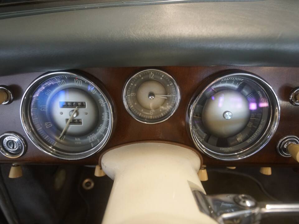 Image 19/33 of BMW 3200 S (1961)