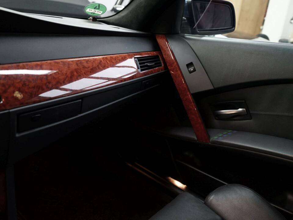 Image 36/45 of ALPINA B5 (2005)