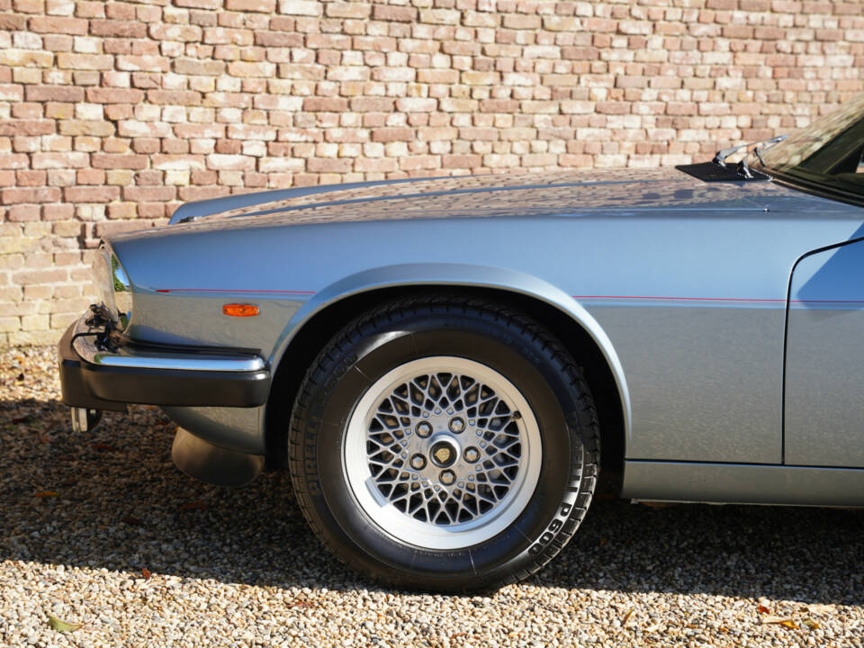 Image 32/50 of Jaguar XJS 5.3 V12 (1989)