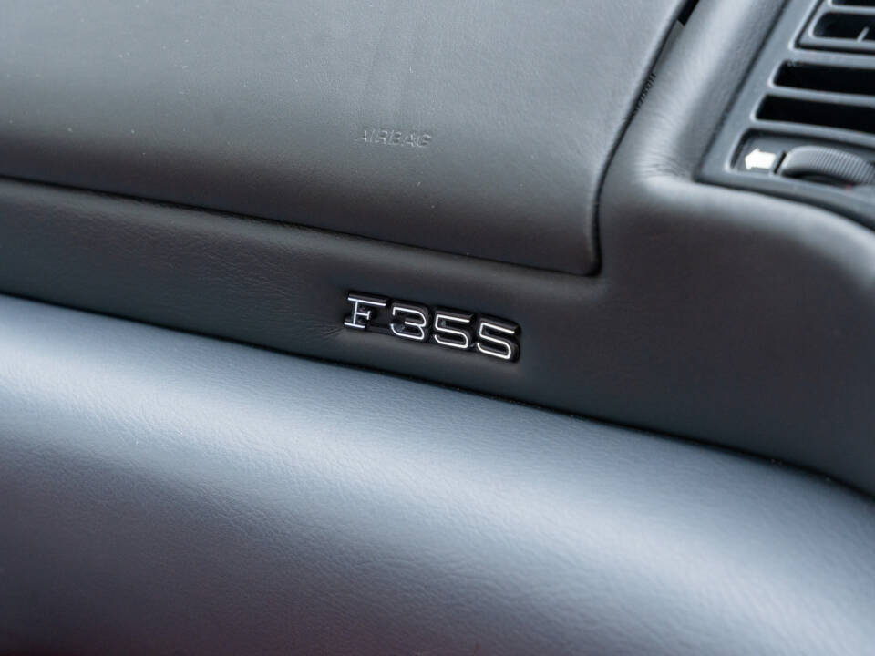 Imagen 59/89 de Ferrari F 355 Berlinetta (1996)