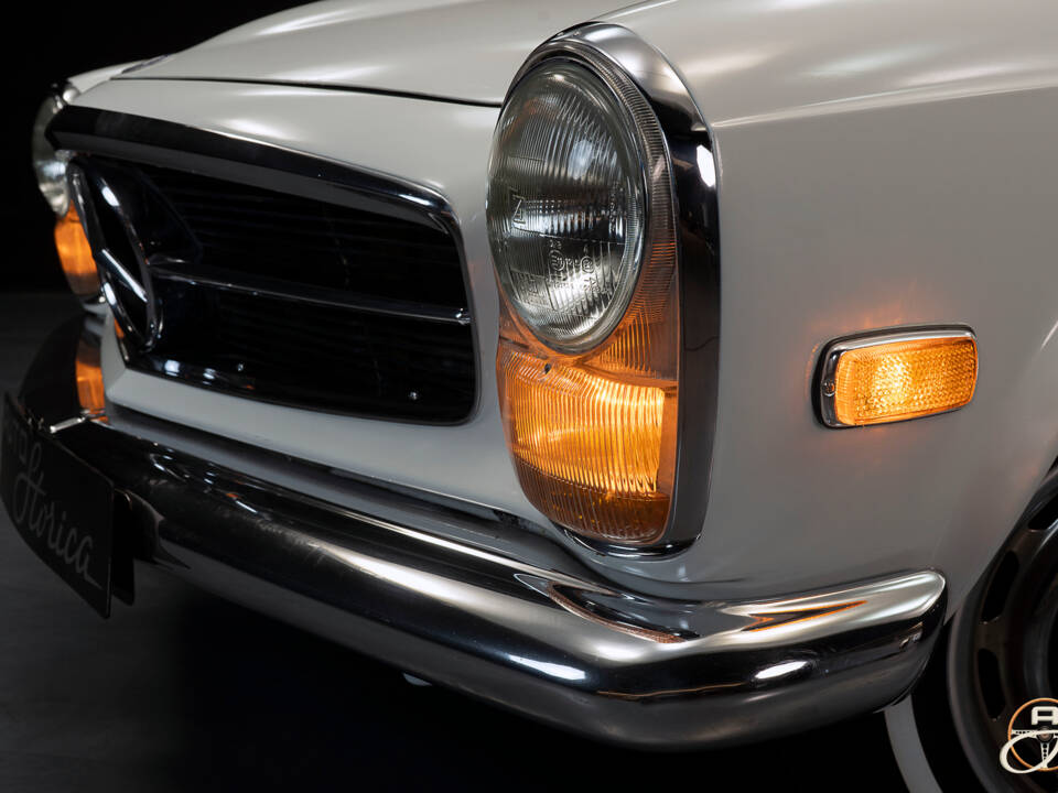 Image 21/23 of Mercedes-Benz 280 SL (1968)