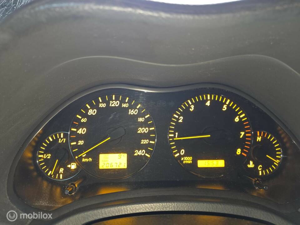 Imagen 15/35 de Toyota Avensis 1.8 VVT-i (2003)