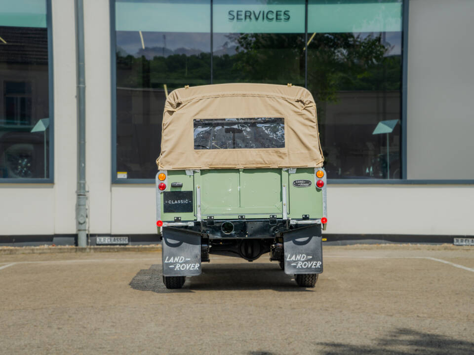 Image 5/30 of Land Rover 88 (1971)