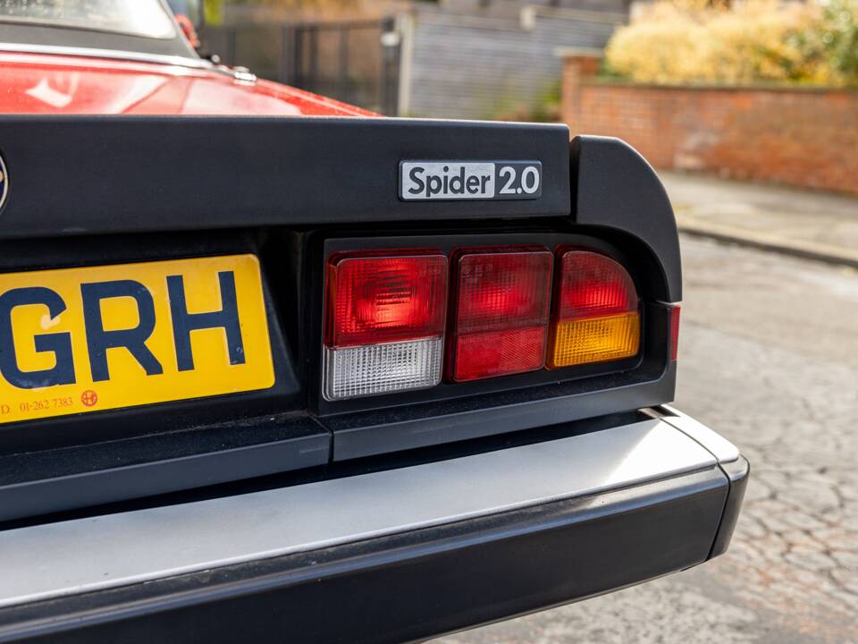 Afbeelding 14/50 van Alfa Romeo 2.0 Spider (1989)