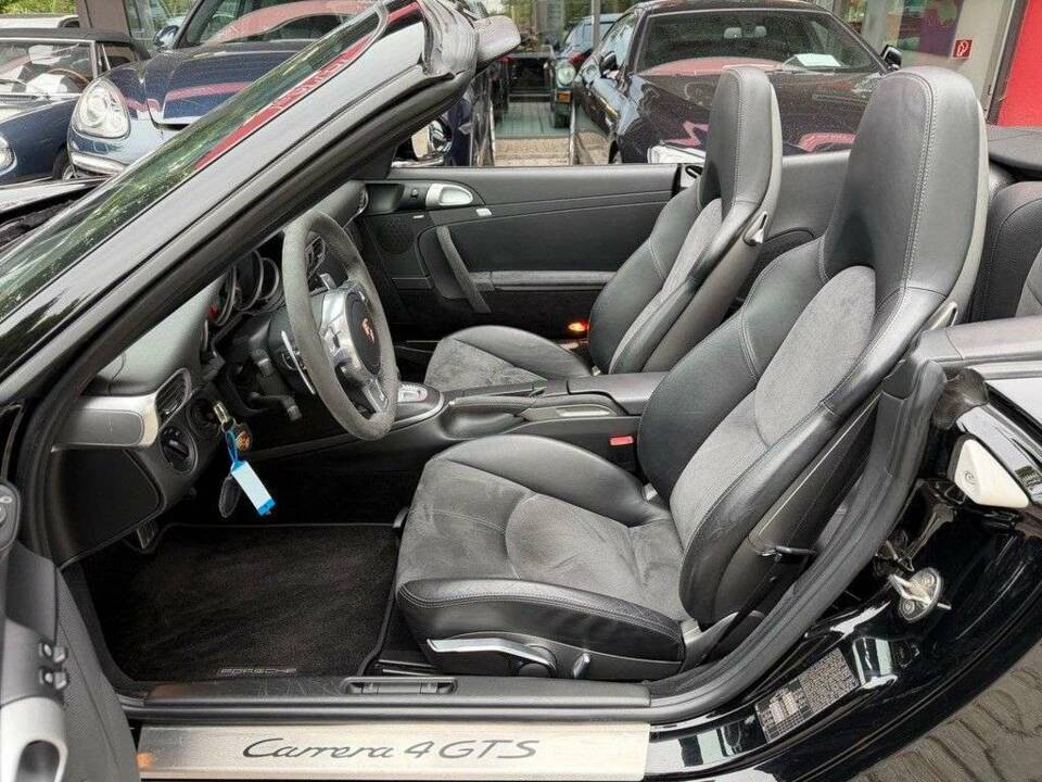 Bild 13/36 von Porsche 911 Carrera 4 GTS (2011)