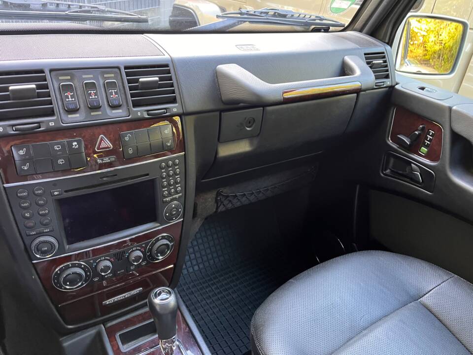 Image 14/15 of Mercedes-Benz G 350 Bluetec (SWB) (2012)