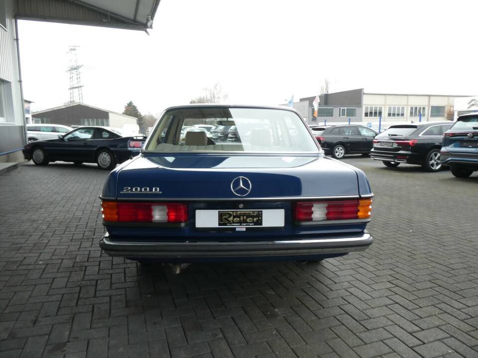 Imagen 5/21 de Mercedes-Benz 200 D (1984)