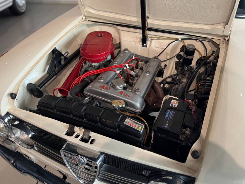 Image 21/47 of Alfa Romeo Giulia 1600 TI (1963)