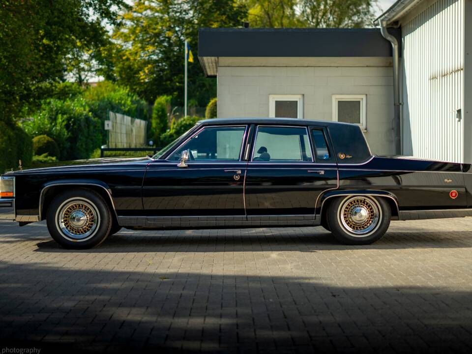 Immagine 12/38 di Cadillac Brougham Elegance (1988)