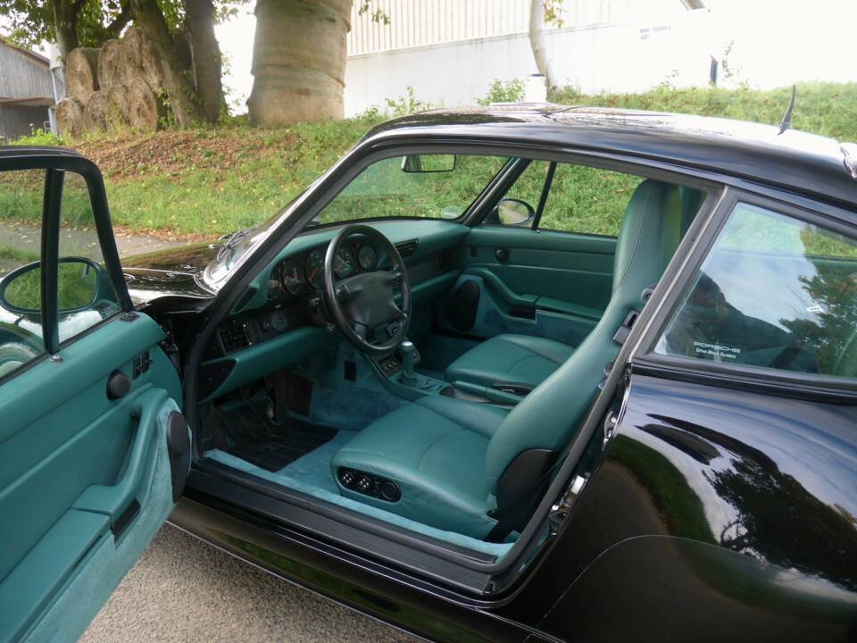 Image 31/36 de Porsche 911 Carrera 4S (1998)