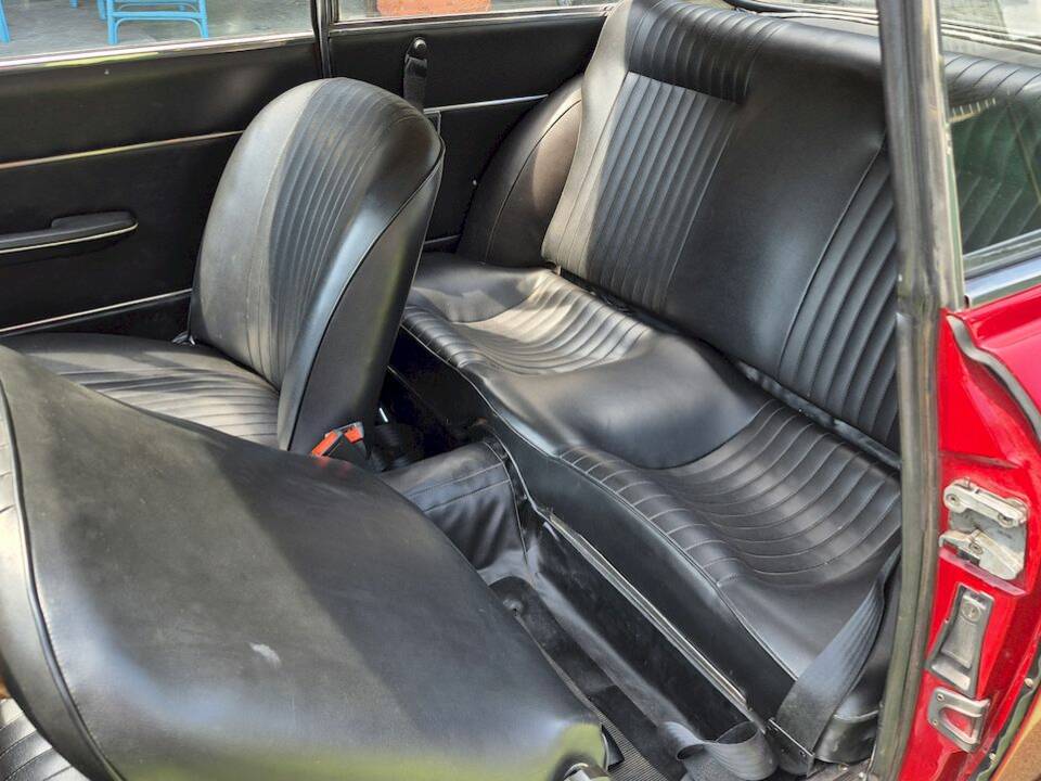 Image 26/50 de Alfa Romeo Giulia GT 1300 Junior (1971)