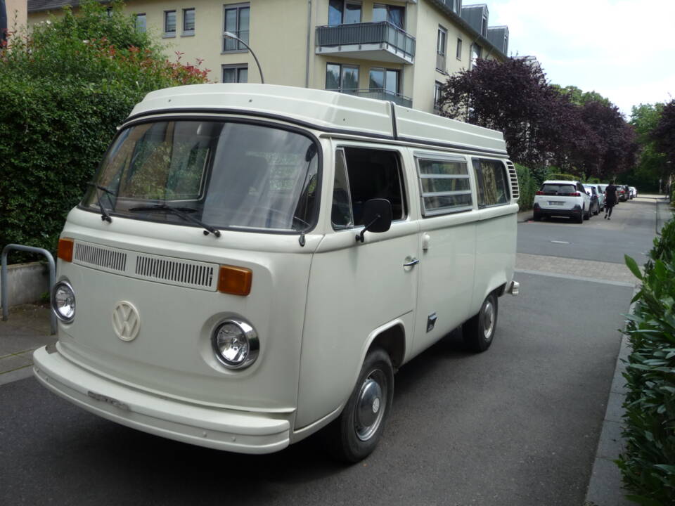 Image 8/126 of Volkswagen T2b Westfalia (1973)