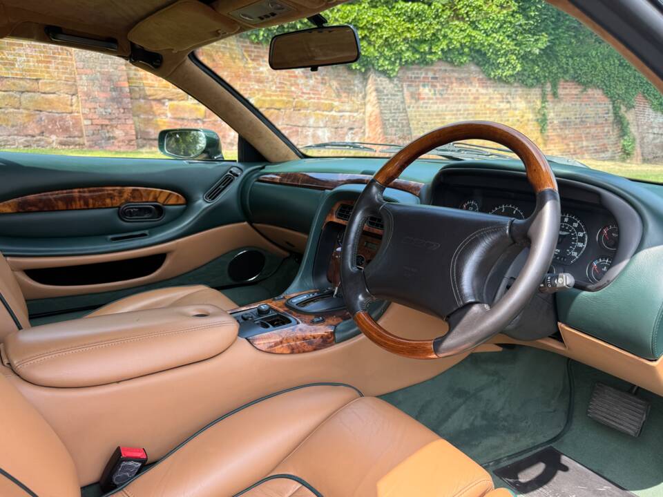 Immagine 17/19 di Aston Martin DB 7 Volante (1998)
