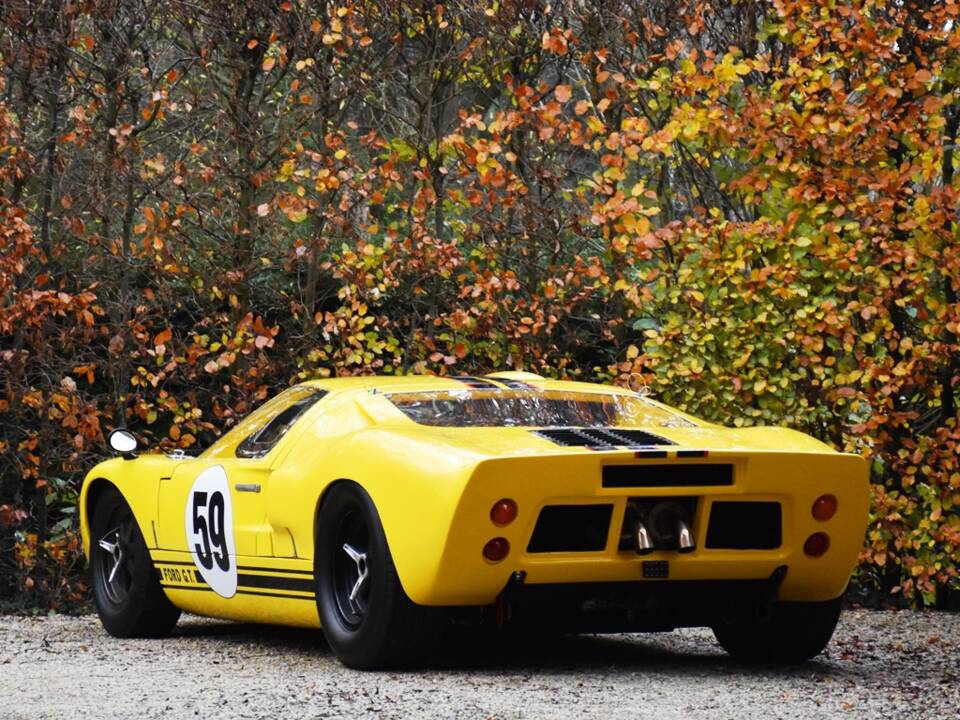Image 12/31 of Ford GT40 (1965)
