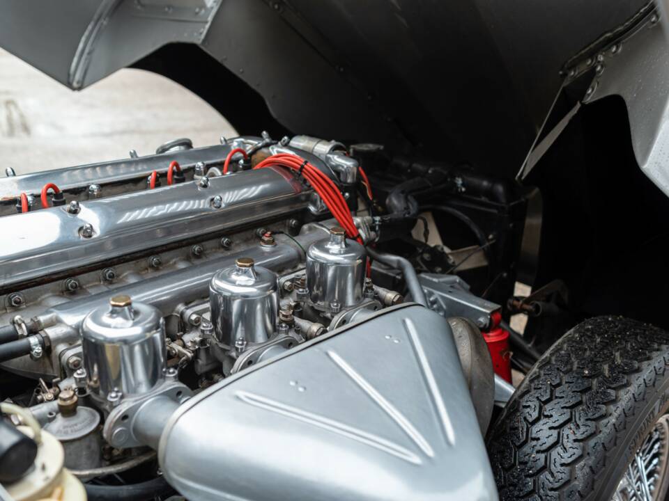 Image 45/50 of Jaguar E-Type 4.2 (1965)