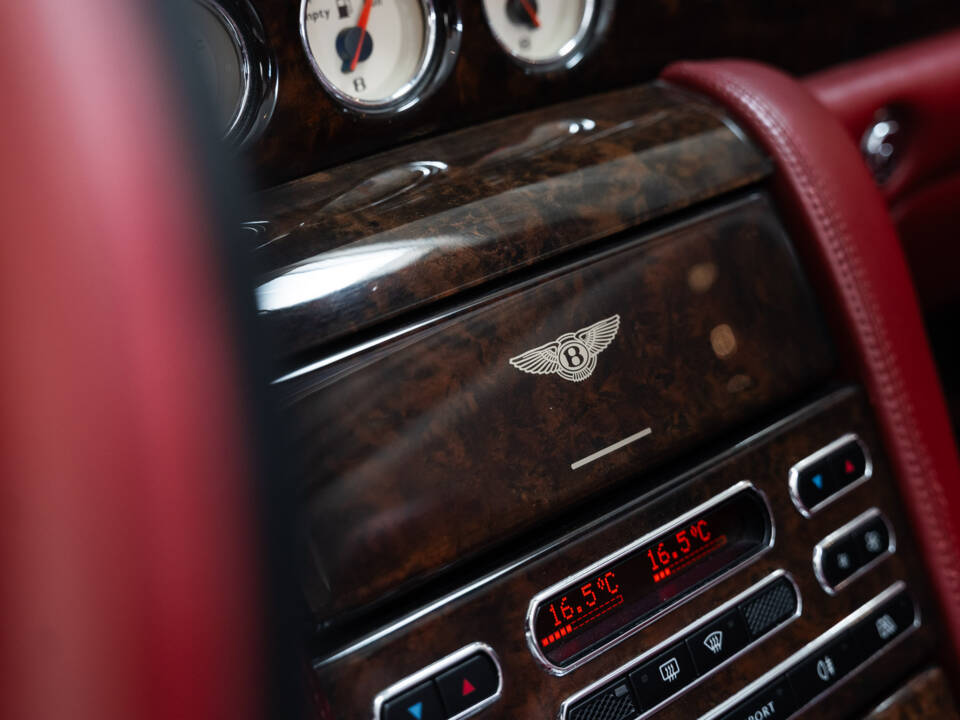 Immagine 21/45 di Bentley Azure (2007)