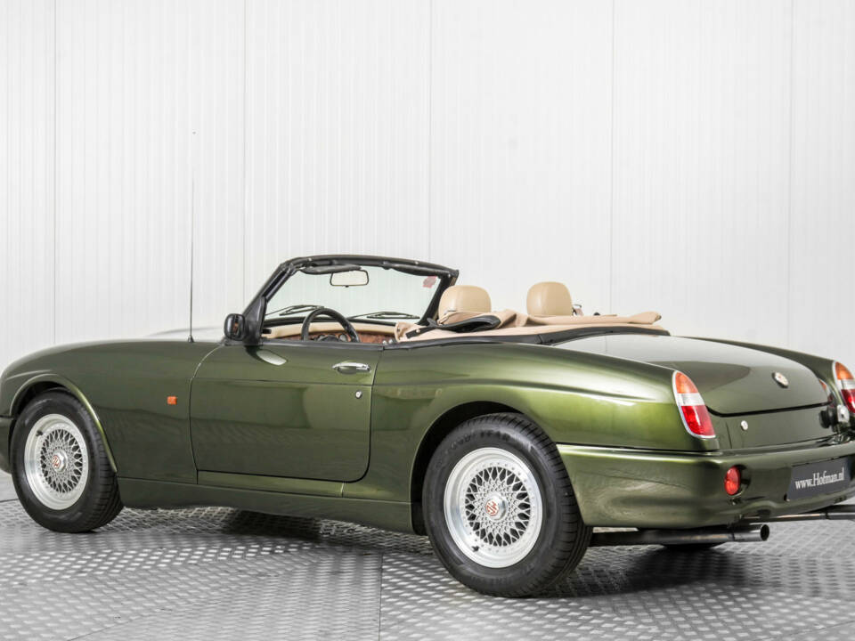 Image 6/50 of MG RV8 (1994)