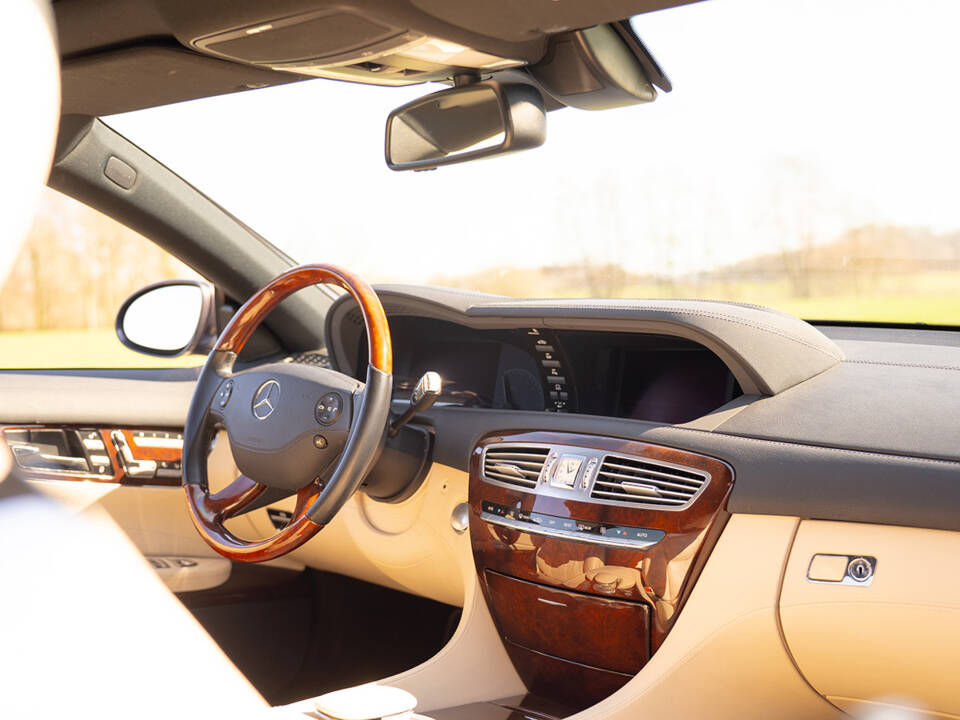 Image 30/67 of Mercedes-Benz CL 500 (2006)