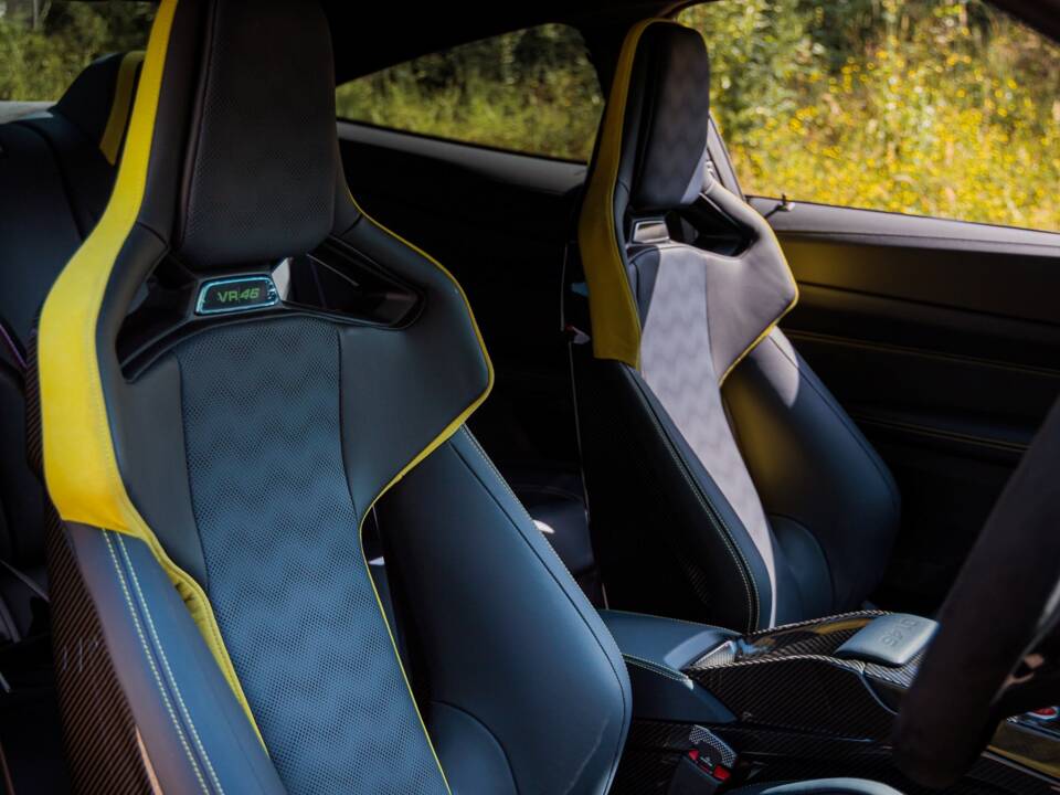 Image 14/46 of BMW M4 Competition xDrive (2025)