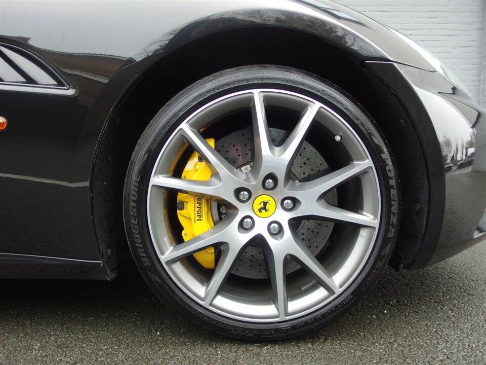 Image 27/99 of Ferrari California (2010)
