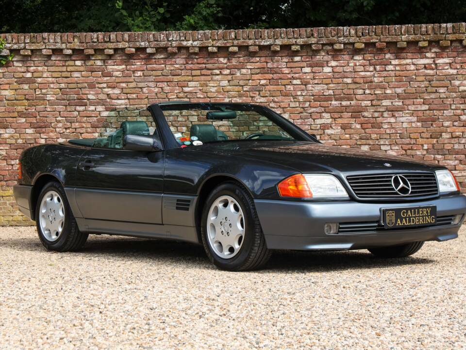 Image 30/50 of Mercedes-Benz 500 SL (1992)