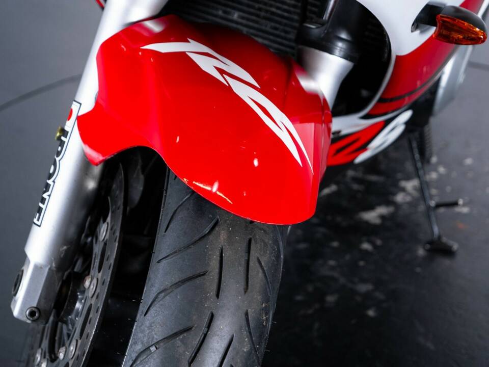 Bild 37/49 von Yamaha DUMMY (1999)